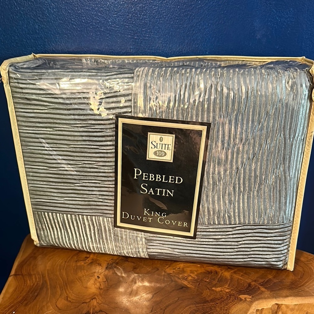 NWT Suite 109 Pebbled Satin King Duvet Cover - Greenish Gray 100” x 90”